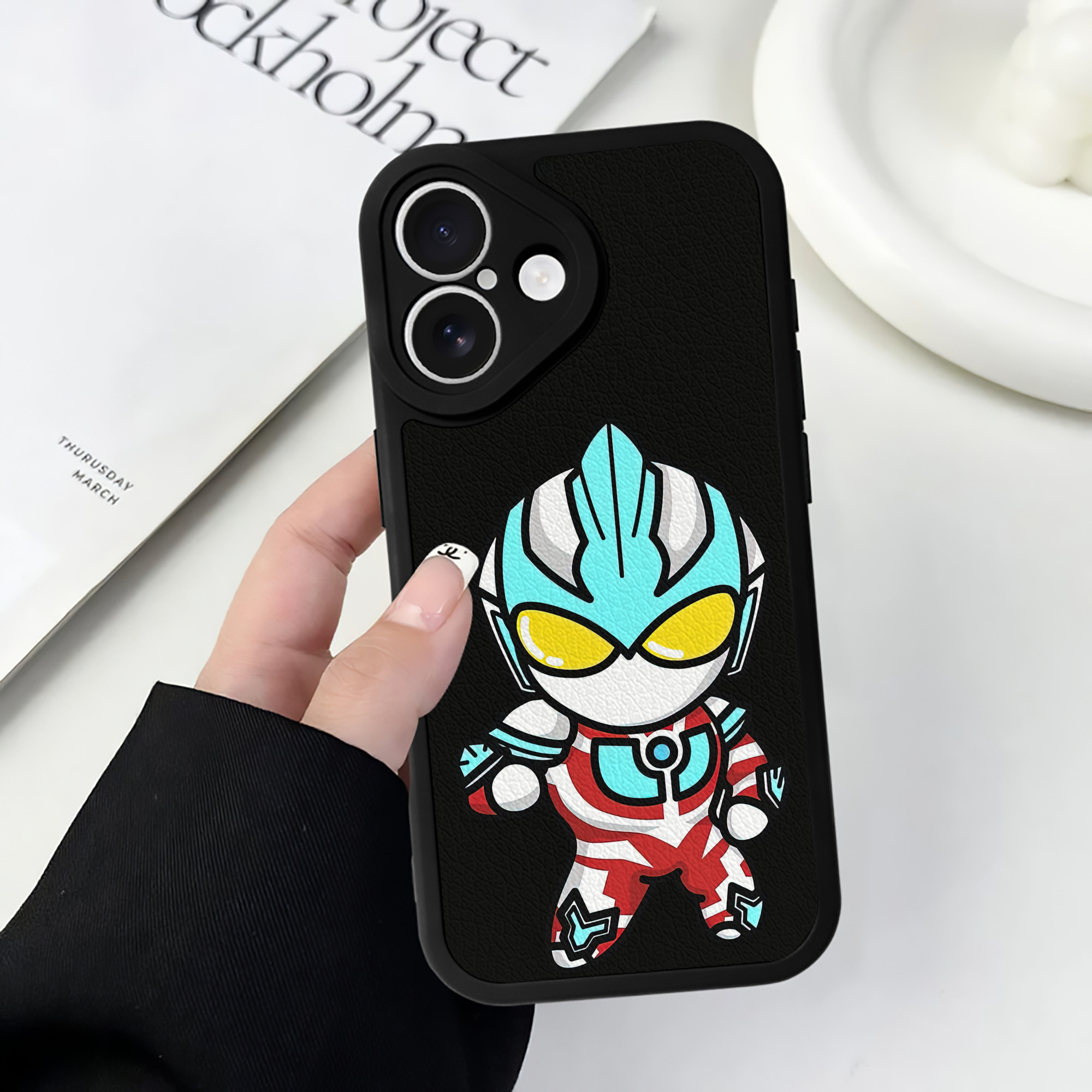 （画像用） ウルトラマン Ultraman 【iPhone 16シリーズ対応】シリコンスマホケース（レザー調） 材質：シリコン